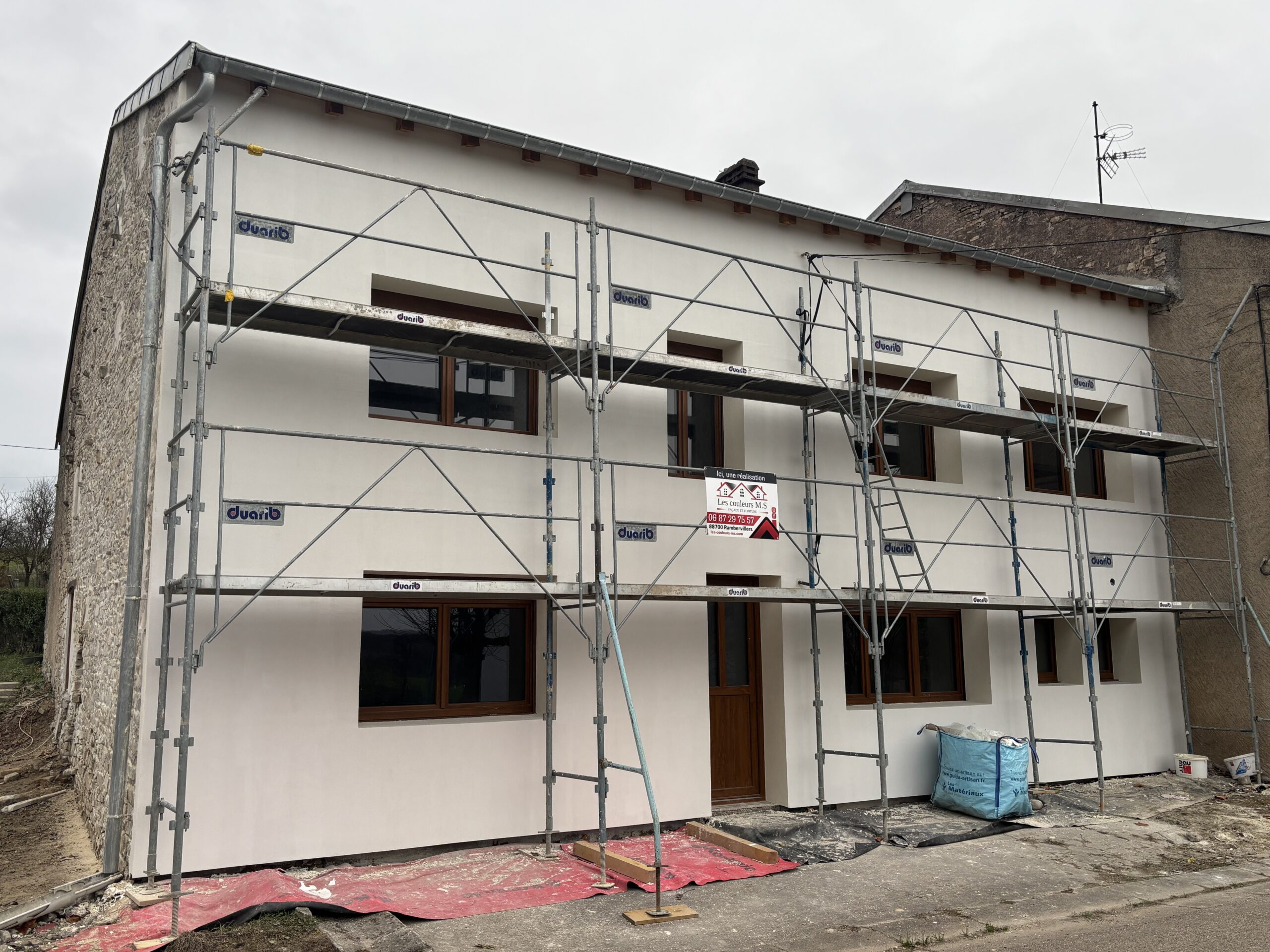 Isolation thermique extérieure à Clayeures (54) : pose PSE graphité, sous-enduit tramé et finition RPE pour une façade performante, esthétique et durable.