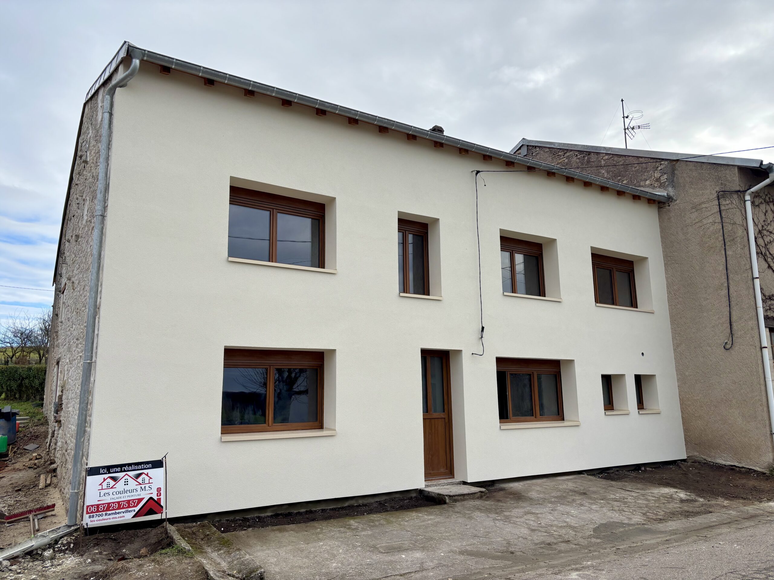 Isolation thermique extérieure à Clayeures (54) : pose PSE graphité, sous-enduit tramé et finition RPE pour une façade performante, esthétique et durable.