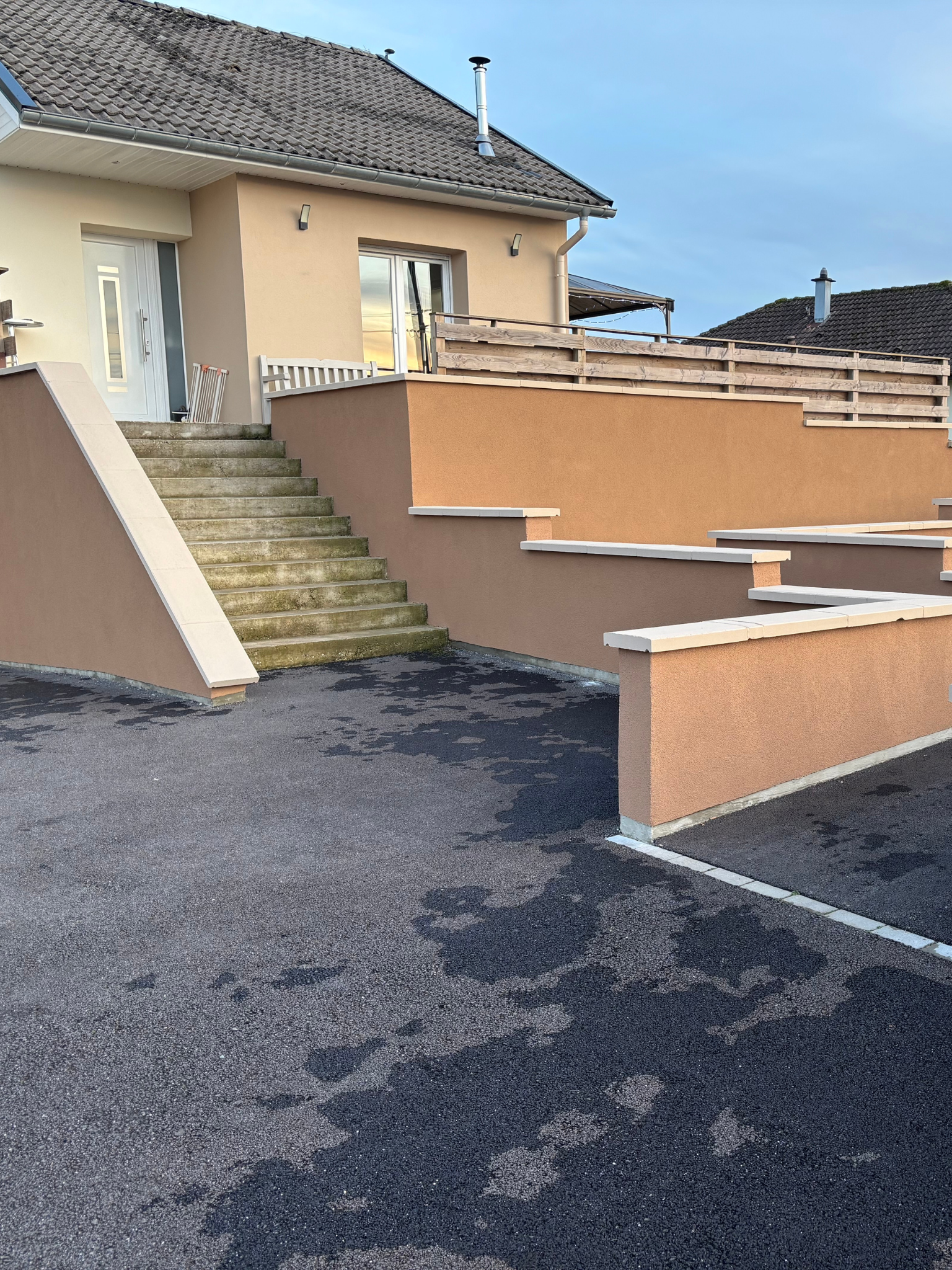 Rénovation sous-bassement à Jeanménil – Terrasse, maison & murettes | Vosges