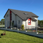 Ravalement de façade à la chaux avec finition grattée à Jeanménil 88700, protection chantier et enduit traditionnel