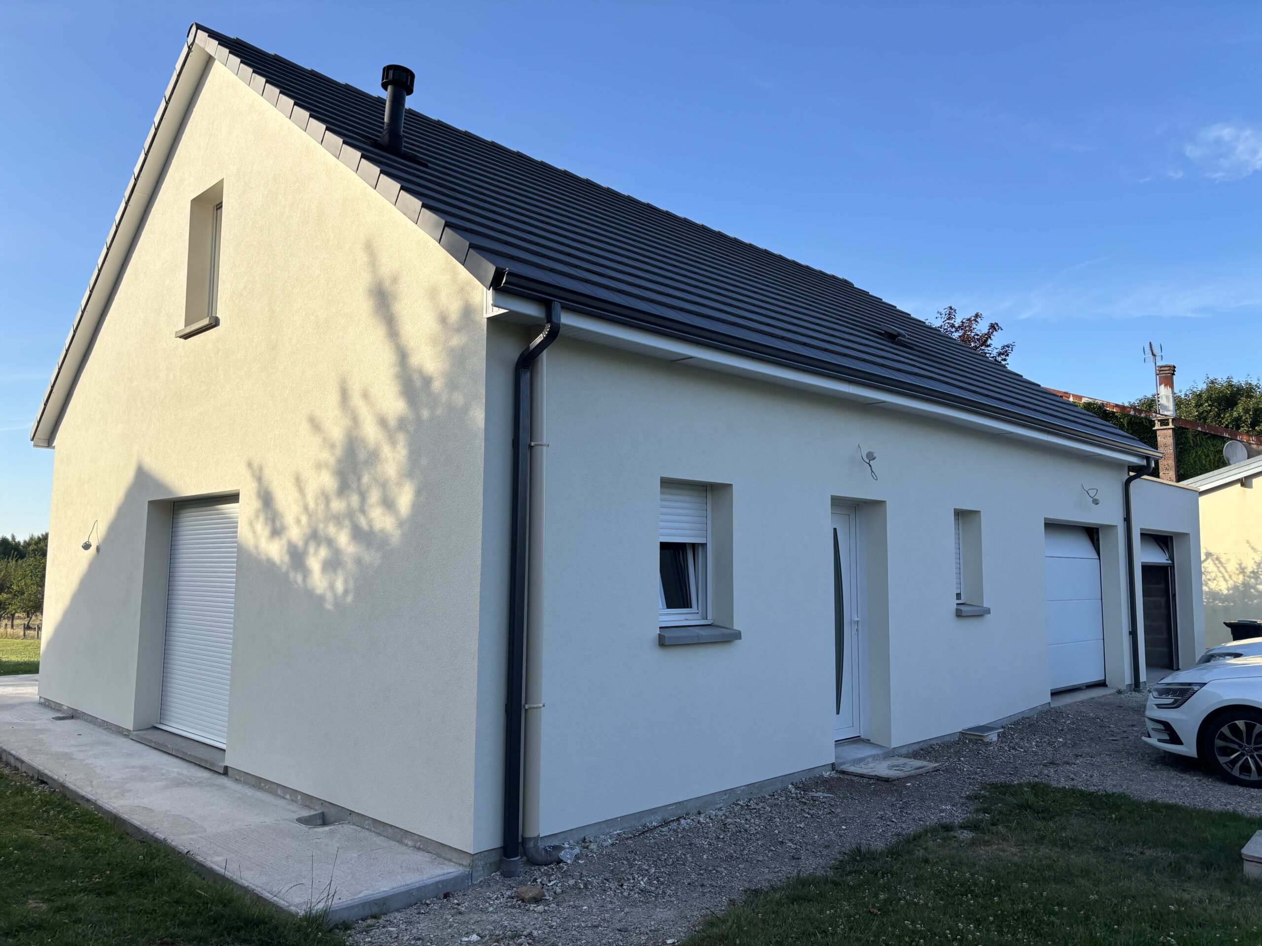 Sous-enduit taloché et finition RPE talochée sur façade à Fontenay par Les Couleurs MS
