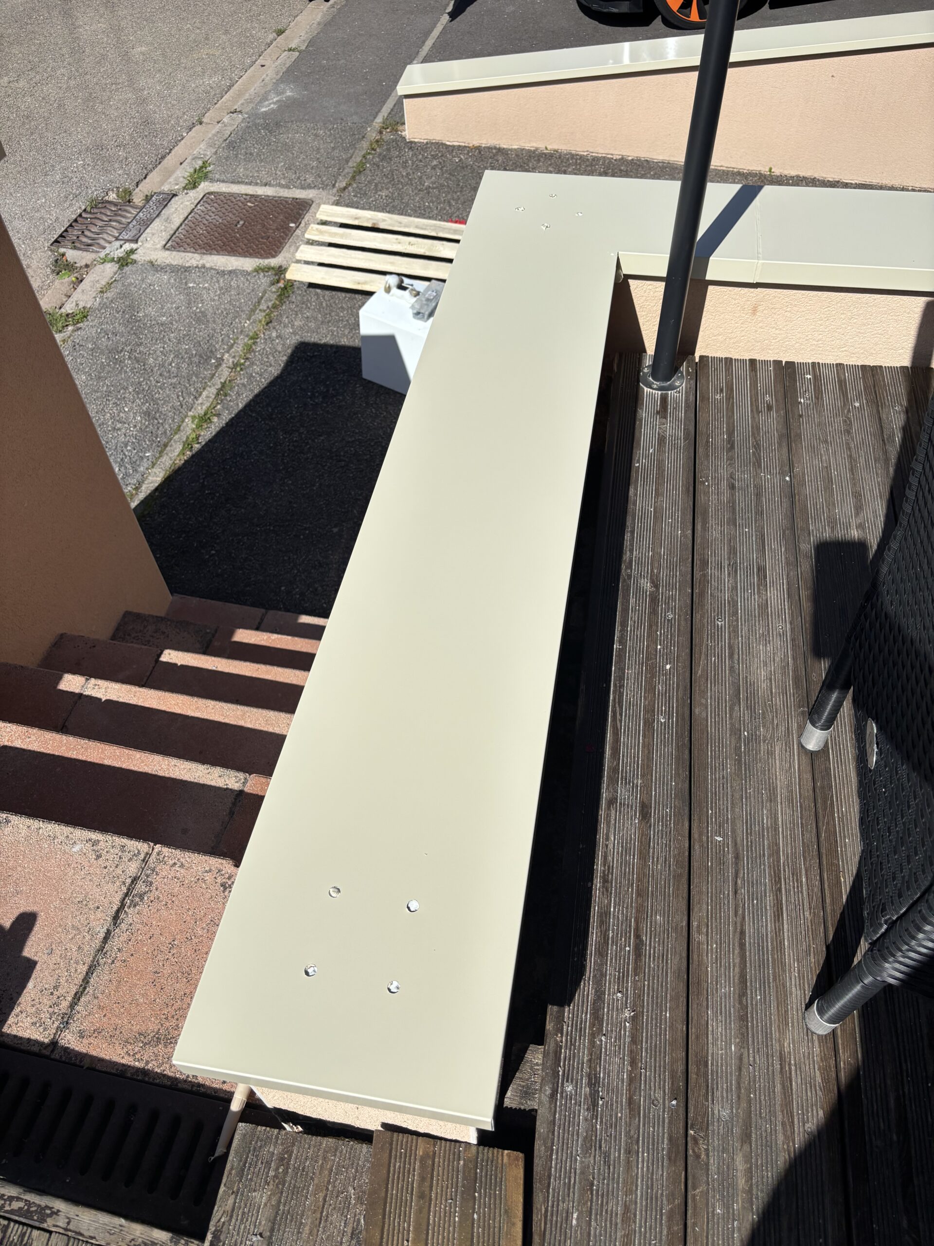 Murets avec couvertines posées par Les Couleurs M.S., finition propre et protection contre les infiltrations.