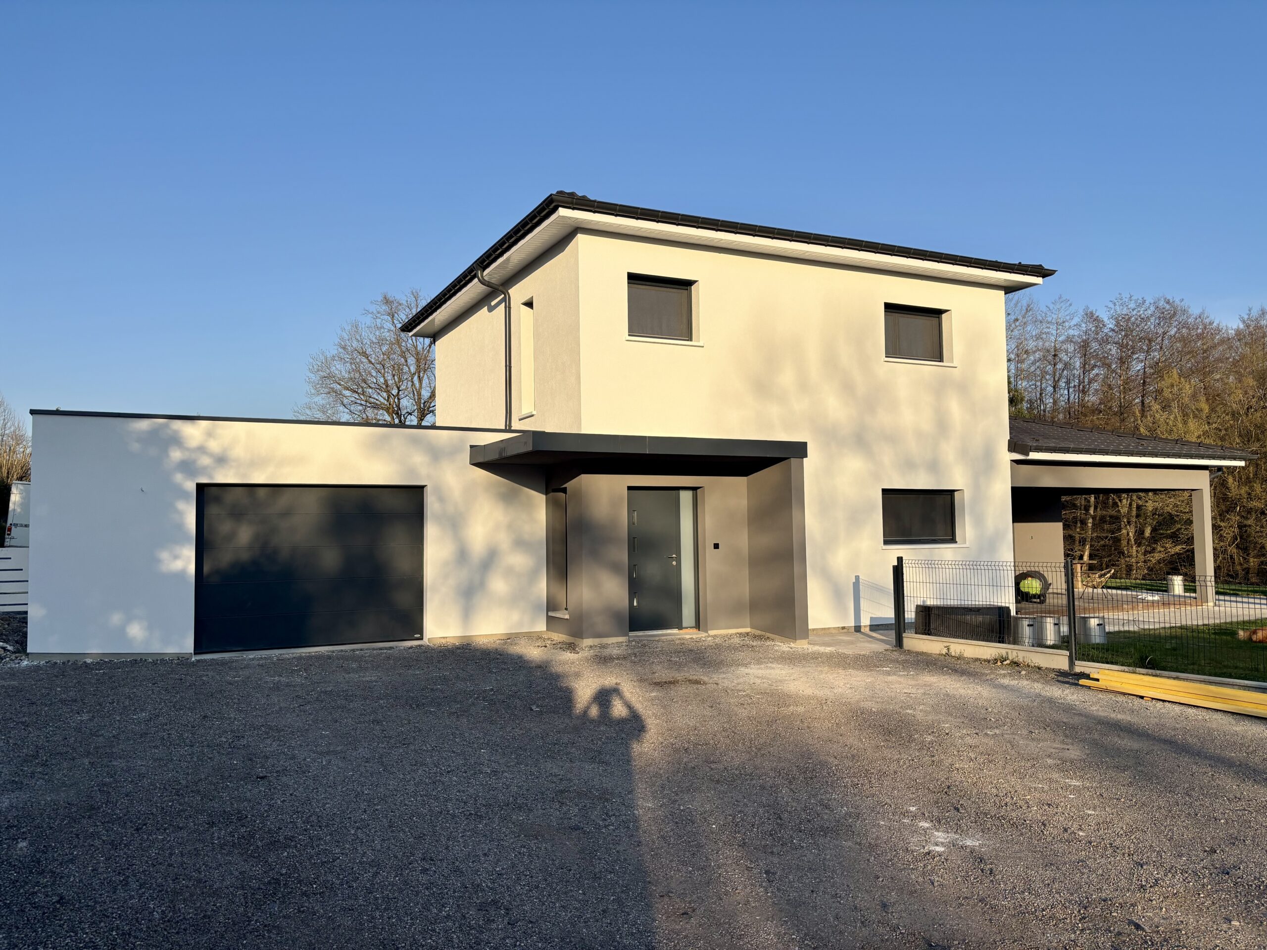 Réalisation d'une façade sur une maison neuve à Aydoilles