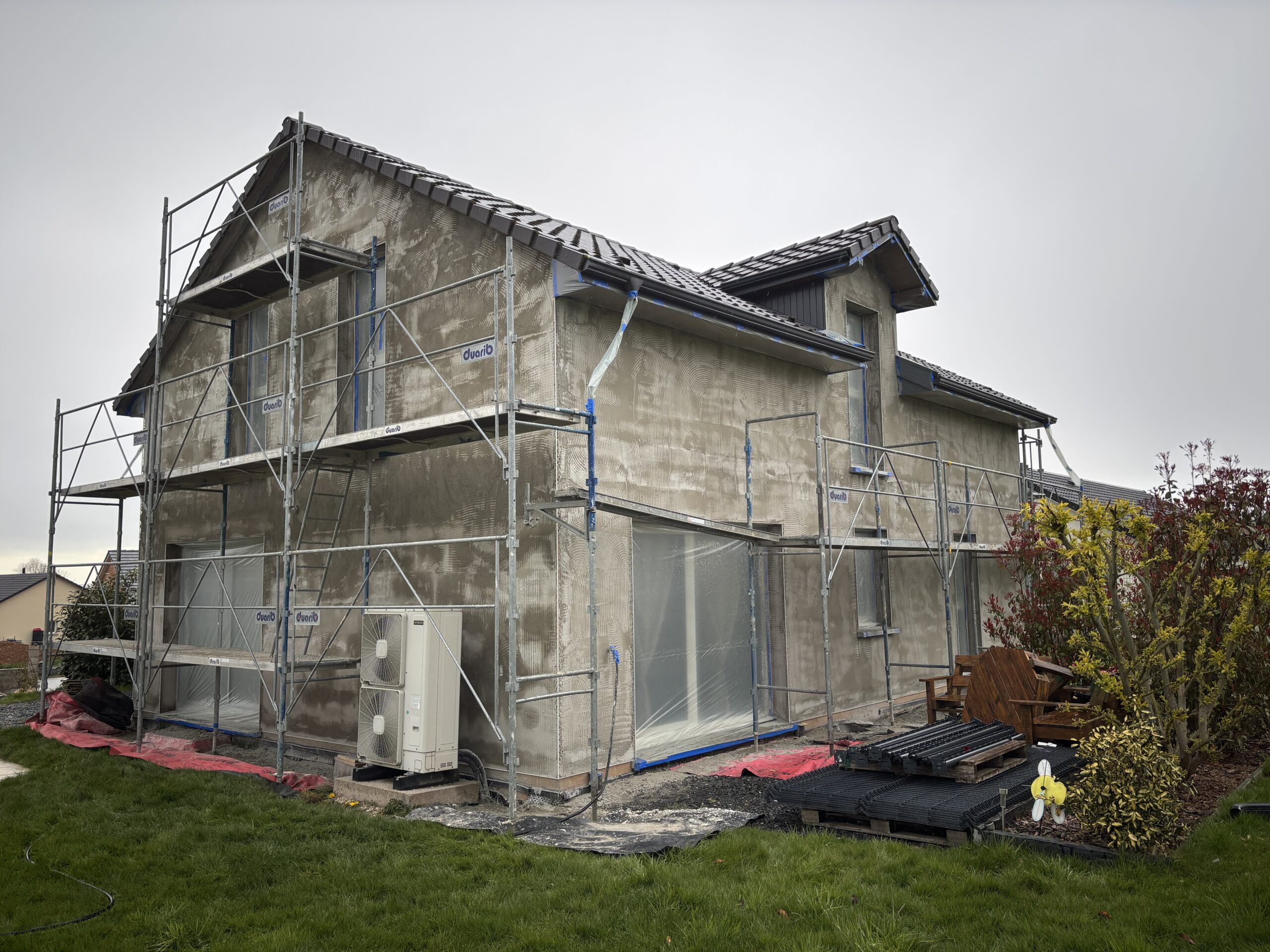 Sous-enduit façade ciment chaux renfort fibre verre chantier Vosges