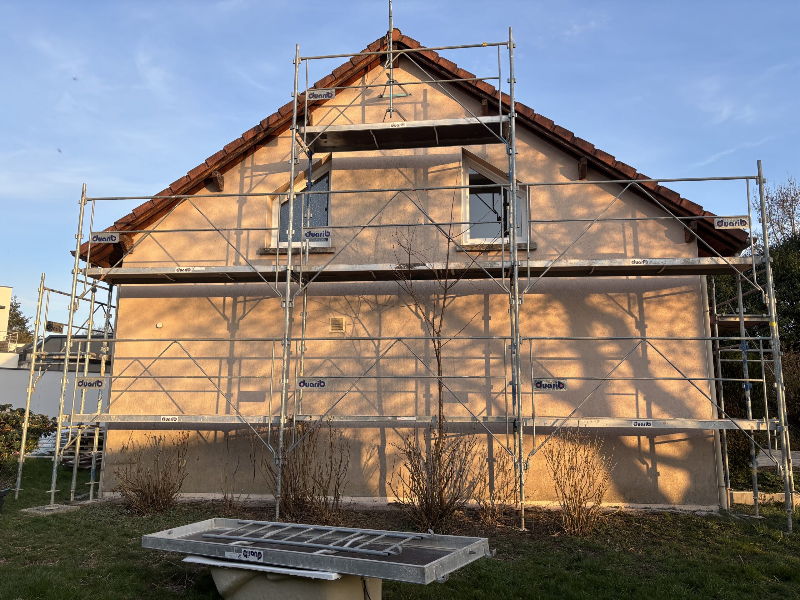 Préparation d’un chantier de rénovation de façade à Rambervillers par EURL Les Couleurs MS